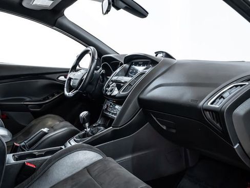 Used 2016 Ford Focus RS image 29