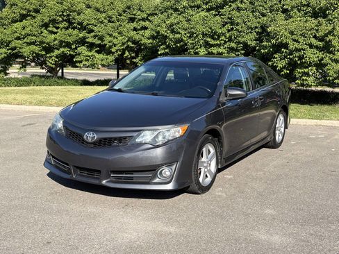 Used 2014 Toyota Camry SE FWD image 22
