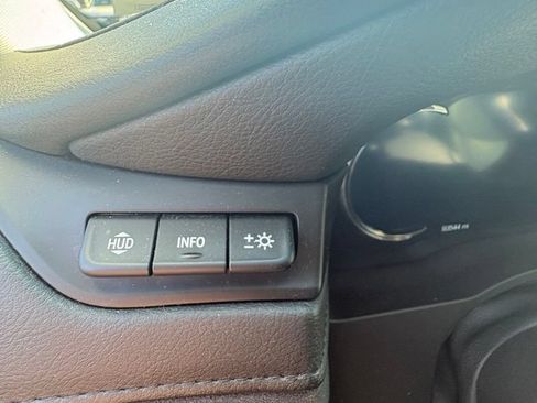 Used 2019 Cadillac Escalade Luxury AWD/4WD image 13