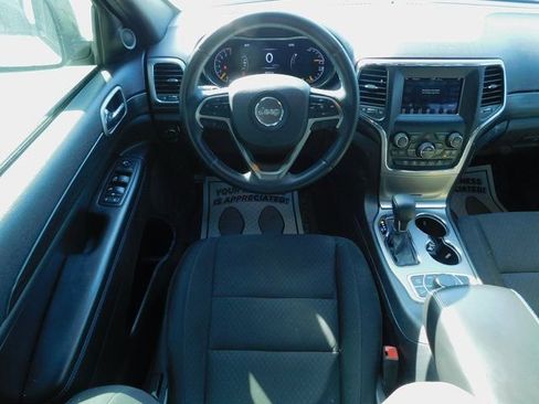 Used 2019 Jeep Grand Cherokee Laredo image 6