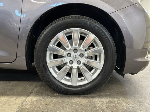 Used 2017 Toyota Sienna XLE w/ XLE Navigation Package AWD/4WD image 10