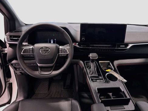 Certified 2025 Toyota Sienna XSE AWD/4WD image 19