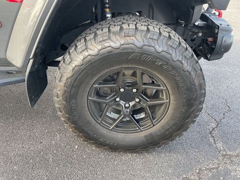 Used 2022 Jeep Wrangler Unlimited Rubicon w/ Trailer Tow Package image 15