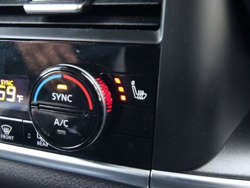 Used 2023 Nissan Rogue SV w/ SV Premium B Package image 30