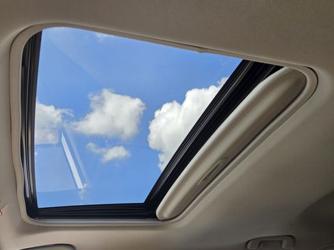 Used 2019 Toyota RAV4 XLE Premium FWD image 33