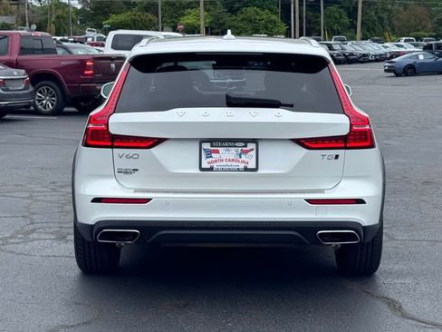 Used 2022 Volvo V60 T5 Cross Country AWD/4WD image 8