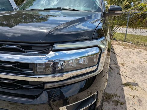 Used 2022 Ford Expedition Max Limited image 9