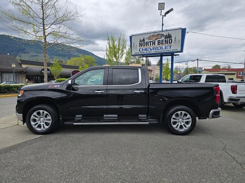 Used 2025 Chevrolet Silverado 1500 LTZ w/ LTZ Premium Package image 8