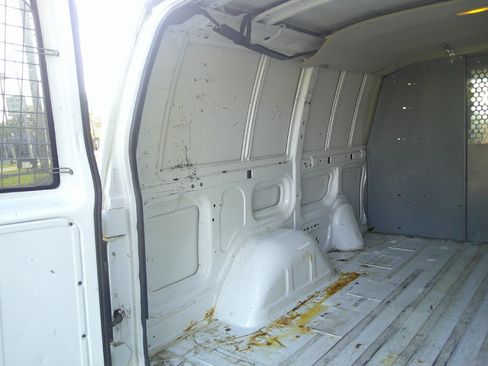 Used 2003 Chevrolet Astro w/ Convenience Pkg image 14