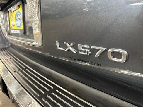 Used 2013 Lexus LX 570 4WD w/ Luxury Pkg image 27