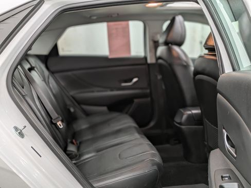 Used 2022 Hyundai Elantra Limited image 22