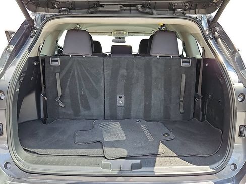 Used 2025 Toyota Highlander LE AWD/4WD image 28