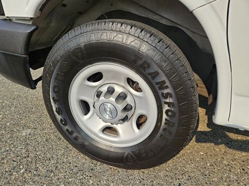 Used 2016 Chevrolet Express 2500 image 15