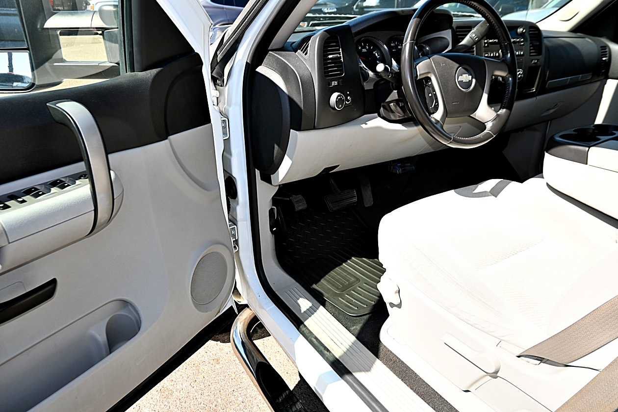Used 2007 Chevrolet Silverado 2500 LT AWD/4WD image 15