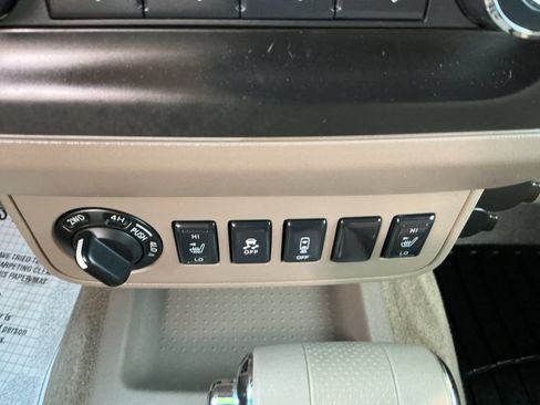 Used 2013 Nissan Frontier SL w/ Moonroof Pkg AWD/4WD image 20