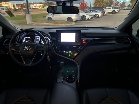 Used 2022 Toyota Camry SE image 13