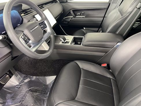 Used 2025 Land Rover Range Rover SE AWD/4WD image 4