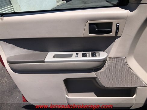 Used 2011 Ford Escape XLT AWD/4WD image 7