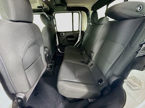 Used 2023 Jeep Gladiator Sport image 22
