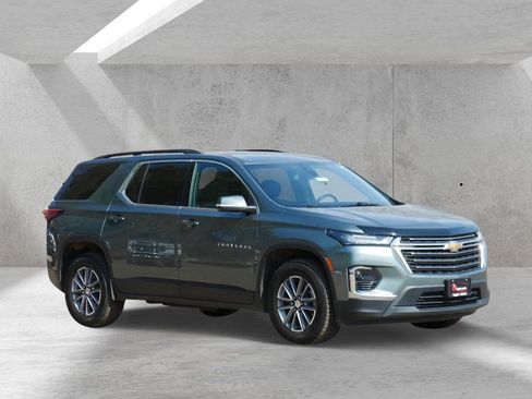 Used 2023 Chevrolet Traverse LT FWD image 1