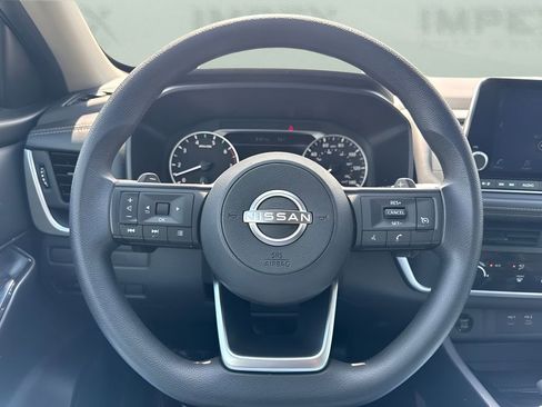 Used 2024 Nissan Rogue S FWD image 12