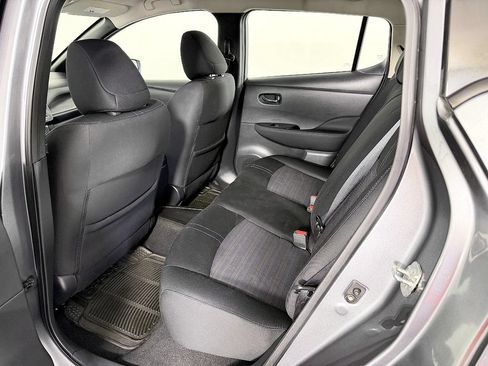 Used 2019 Nissan Leaf SV w/ SV Technology Package FWD image 37