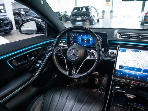Used 2023 Mercedes-Benz S 580e 4MATIC Sedan w/ AMG Line image 11