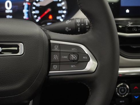 Certified 2024 Jeep Compass Limited w/ Sun and Sound Group image 33