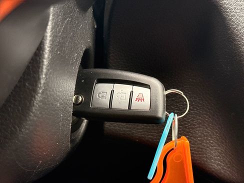 Used 2020 Nissan Rogue Sport S image 32