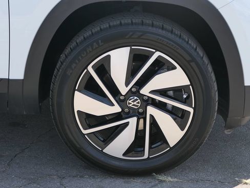 Used 2025 Volkswagen Atlas SE FWD image 8