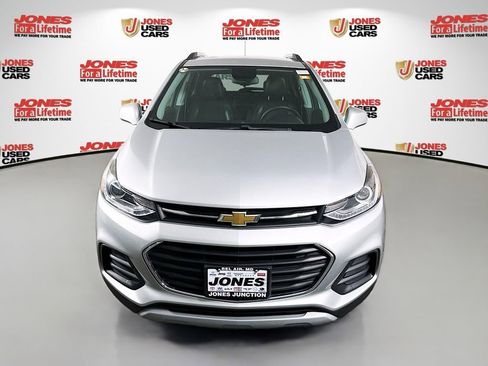 Used 2020 Chevrolet Trax LT w/ LT Convenience Package image 10