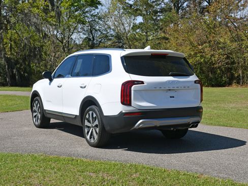 Used 2022 Kia Telluride EX w/ EX Premium Package image 3