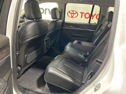 Used 2023 Jeep Grand Cherokee Limited image 22