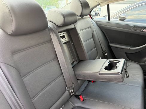 Used 2012 Volkswagen Jetta SE FWD image 34
