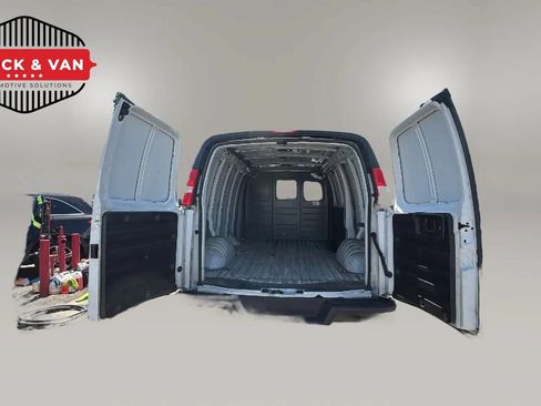 Used 2018 Chevrolet Express 3500 w/ Driver Convenience Package RWD image 41