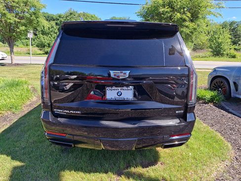 Used 2025 Cadillac Escalade Sport Platinum w/ LPO, Floor Liner Package AWD/4WD image 6
