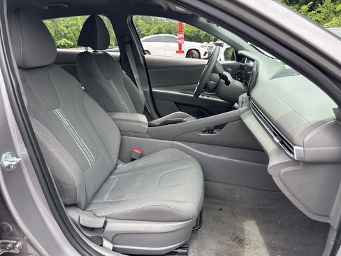 Used 2024 Hyundai Elantra SEL FWD image 8