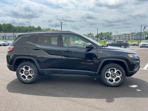 Used 2022 Jeep Compass Trailhawk w/ Trailhawk Convenience Group AWD/4WD image 9