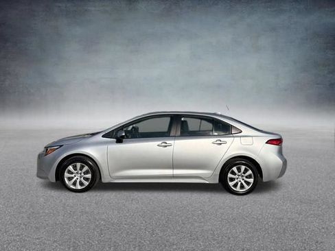 Used 2025 Toyota Corolla LE FWD image 12