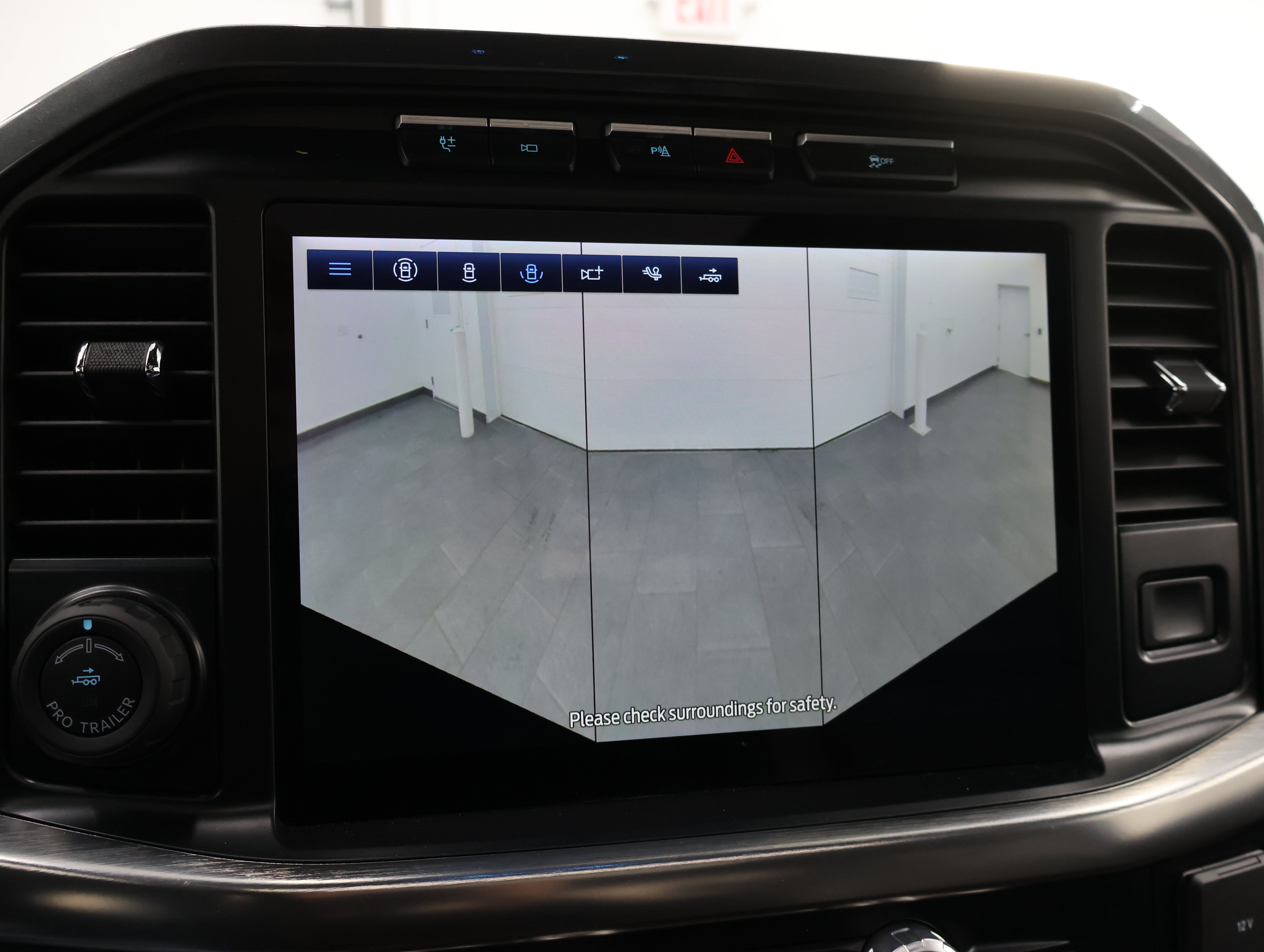 Used 2023 Ford F150 Lariat w/ Equipment Group 502A High AWD/4WD image 19