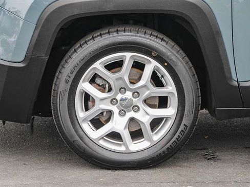 Used 2018 Jeep Renegade Latitude image 9