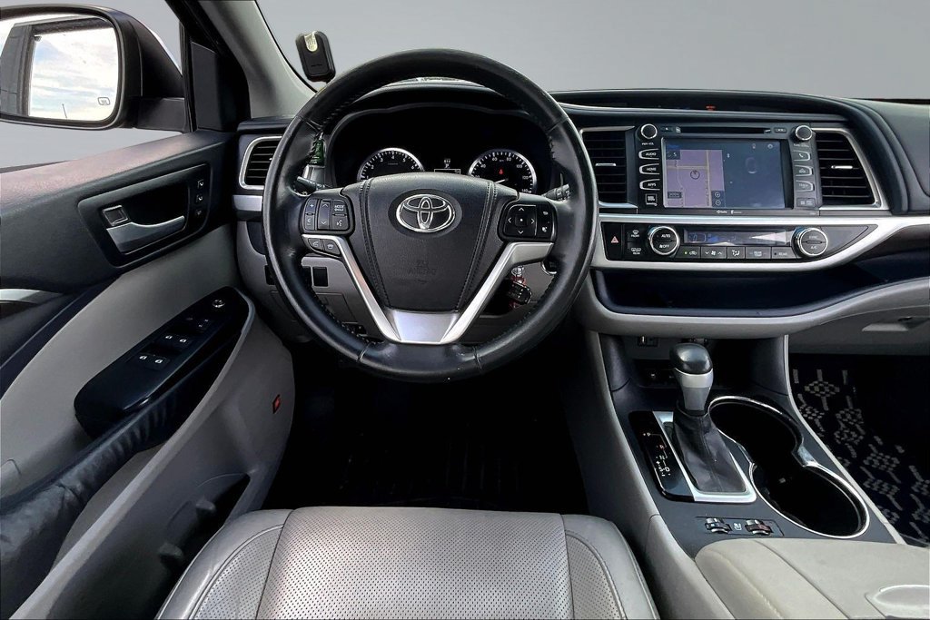 Used 2015 Toyota Highlander Limited AWD/4WD image 8