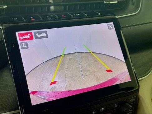 New 2025 Jeep Grand Cherokee Limited w/ Luxury Tech Group II image 17