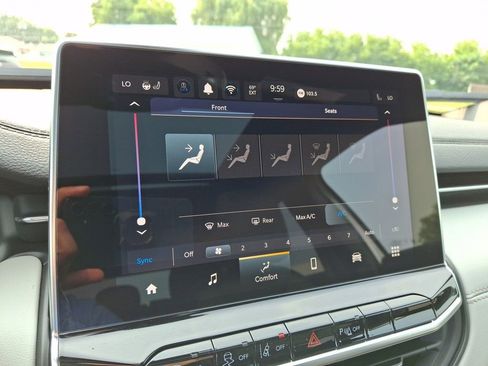 New 2025 Jeep Compass Limited w/ Sun & Sound Group image 16