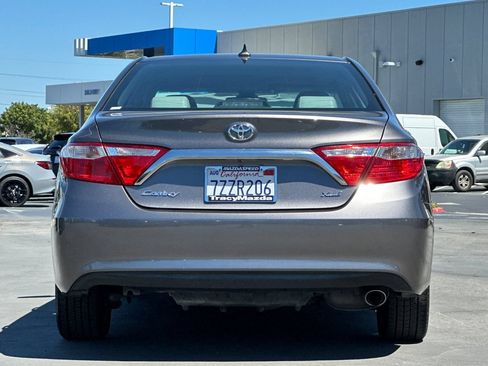 Used 2017 Toyota Camry XLE w/ Moonroof Package FWD image 5