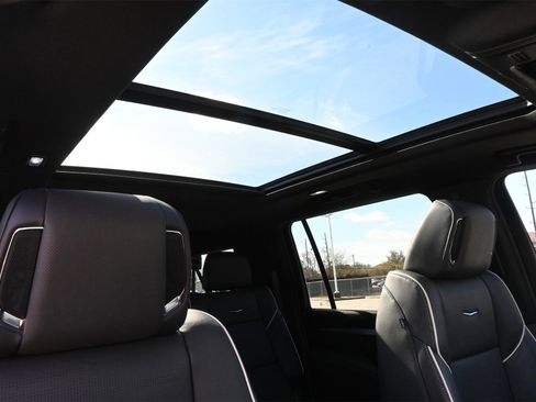 Used 2025 Cadillac Escalade ESV Premium Luxury w/ LPO, Floor Liner Package image 27