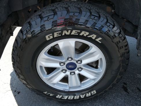 Used 2018 Ford F150 XLT w/ Trailer Tow Package image 10