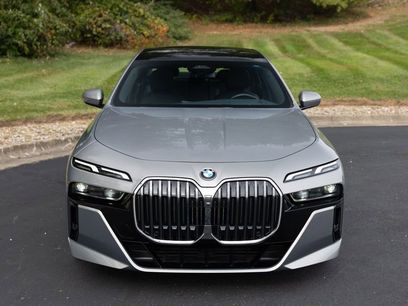 Used 2024 BMW 760i xDrive w/ Premium Package 2