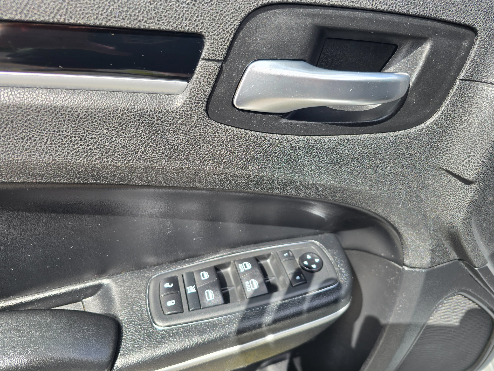 Used 2019 Chrysler 300 S RWD image 13
