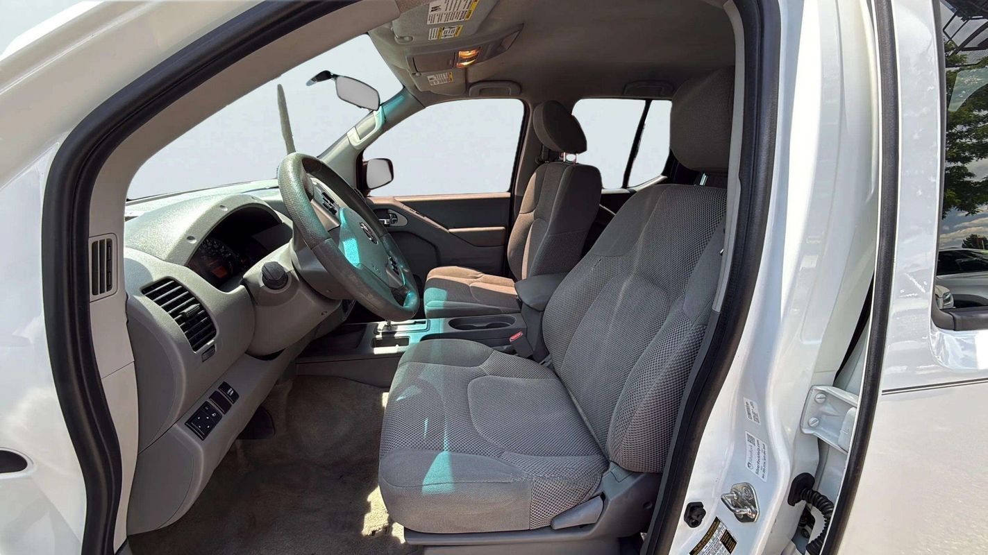 Used 2018 Nissan Frontier SV RWD image 13